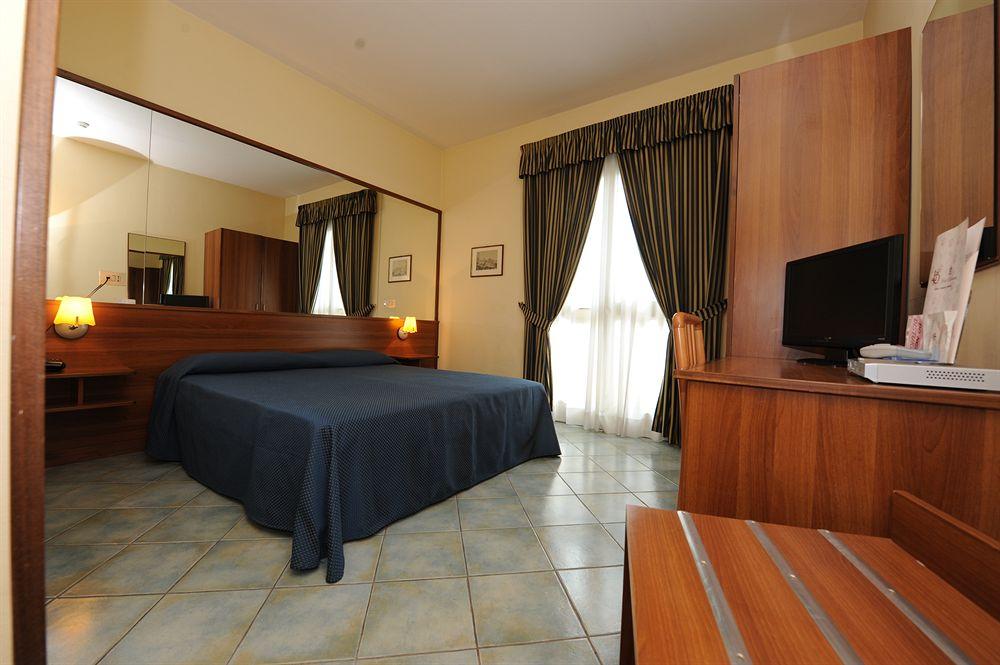 Hotel Palacavicchi Ciampino Luaran gambar