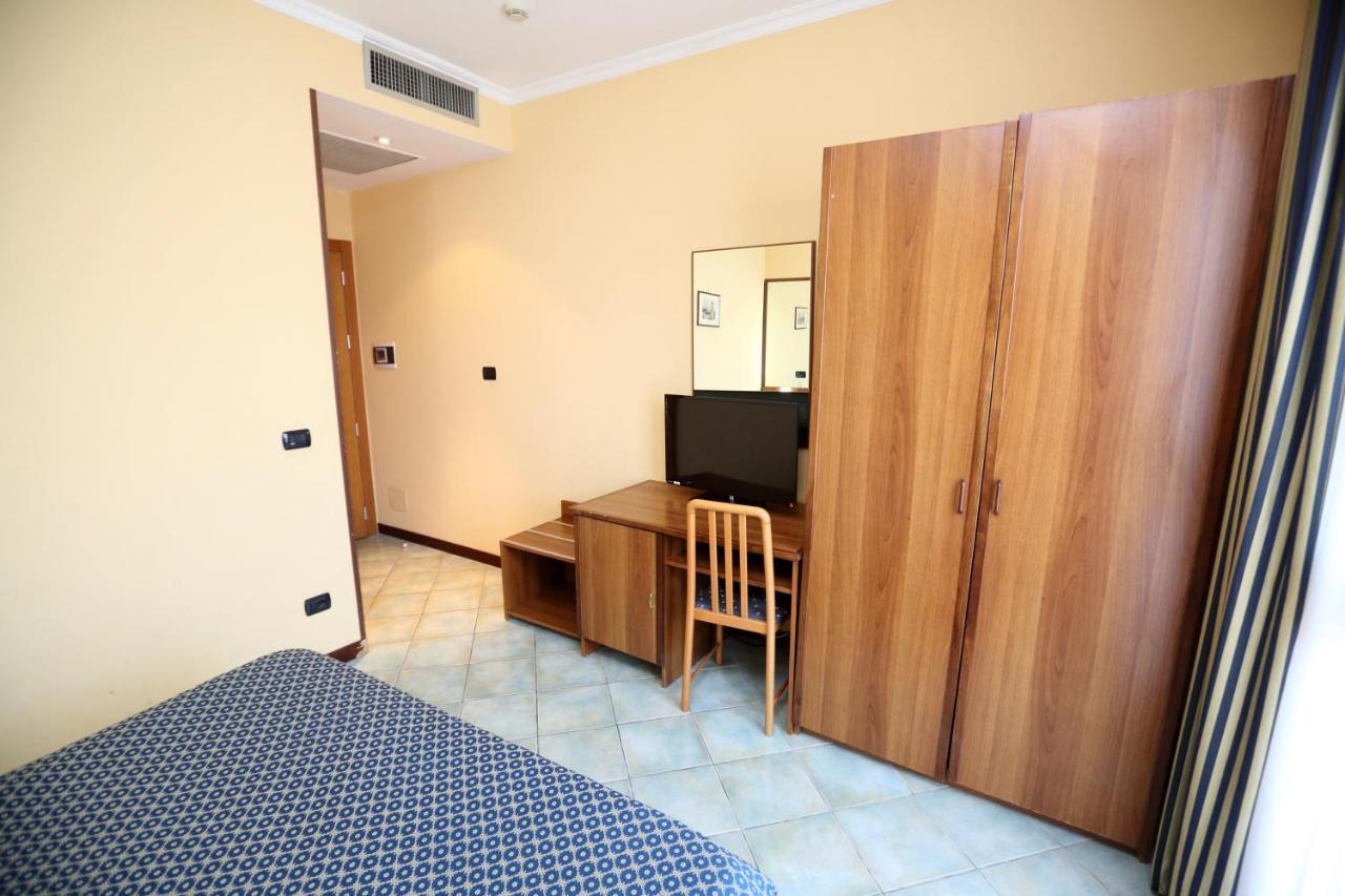 Hotel Palacavicchi Ciampino Luaran gambar